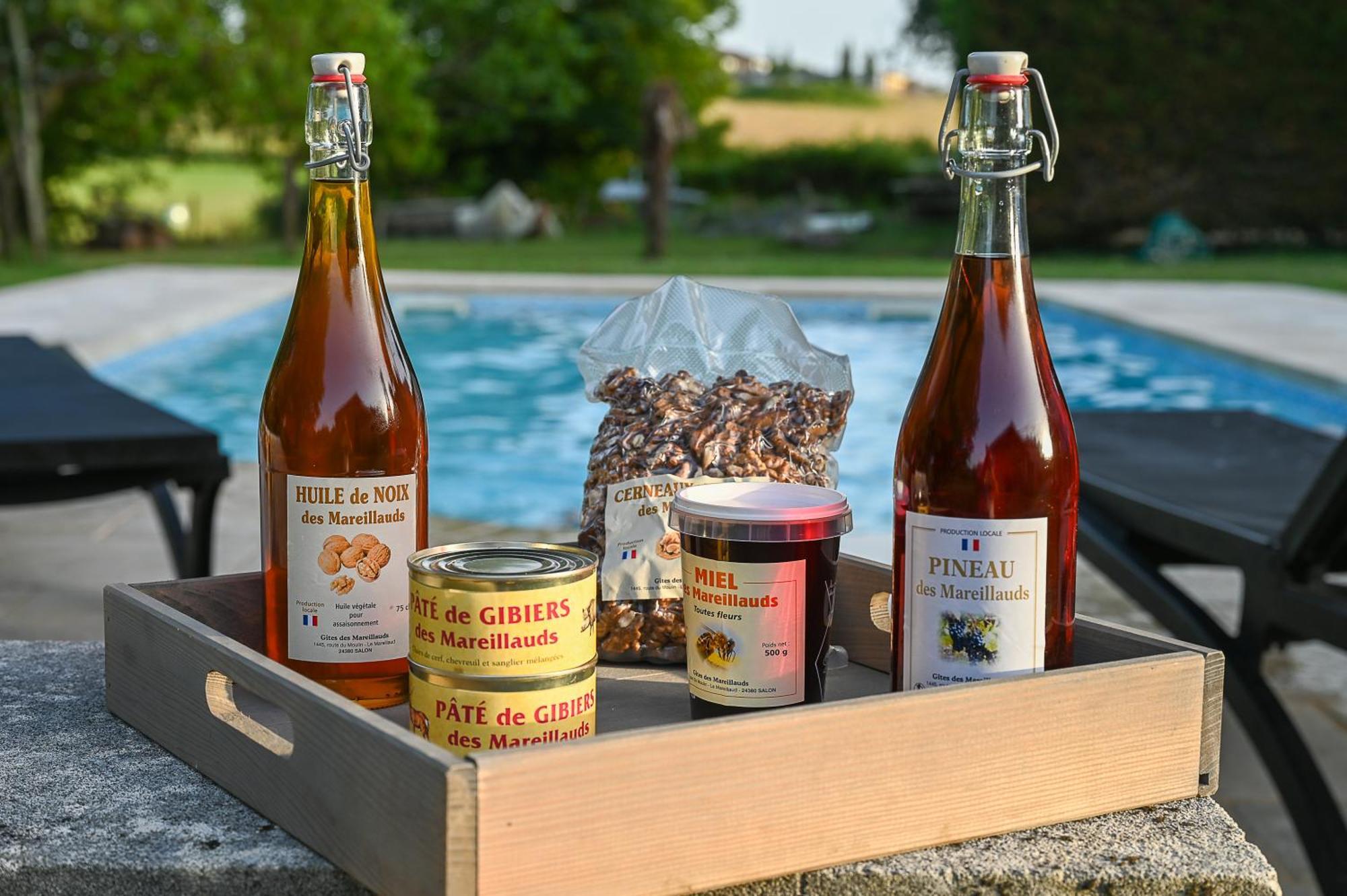 Gite Les Mareillauds - Piscine Salon Exteriör bild